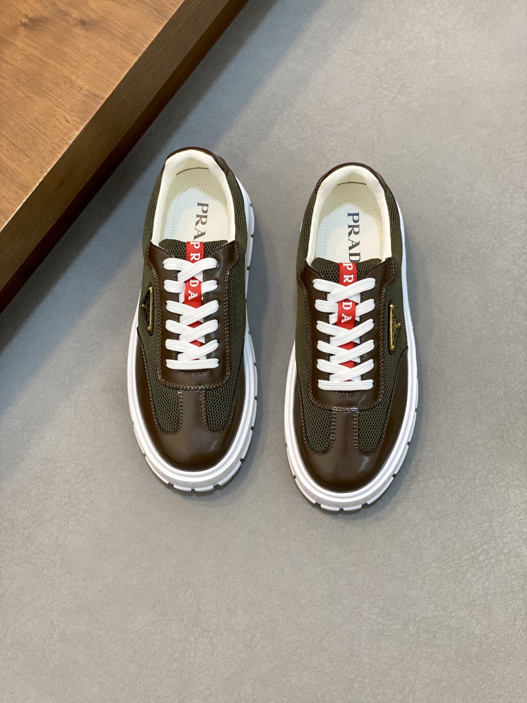 프라다 Prada 스니커즈