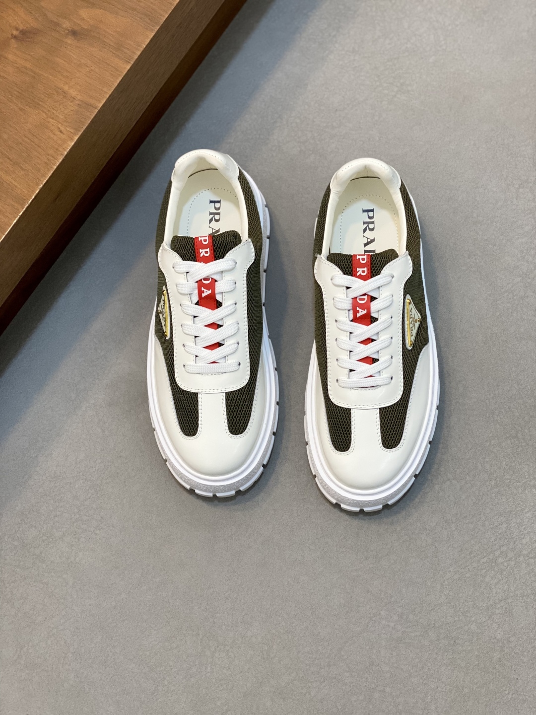 프라다 Prada 스니커즈