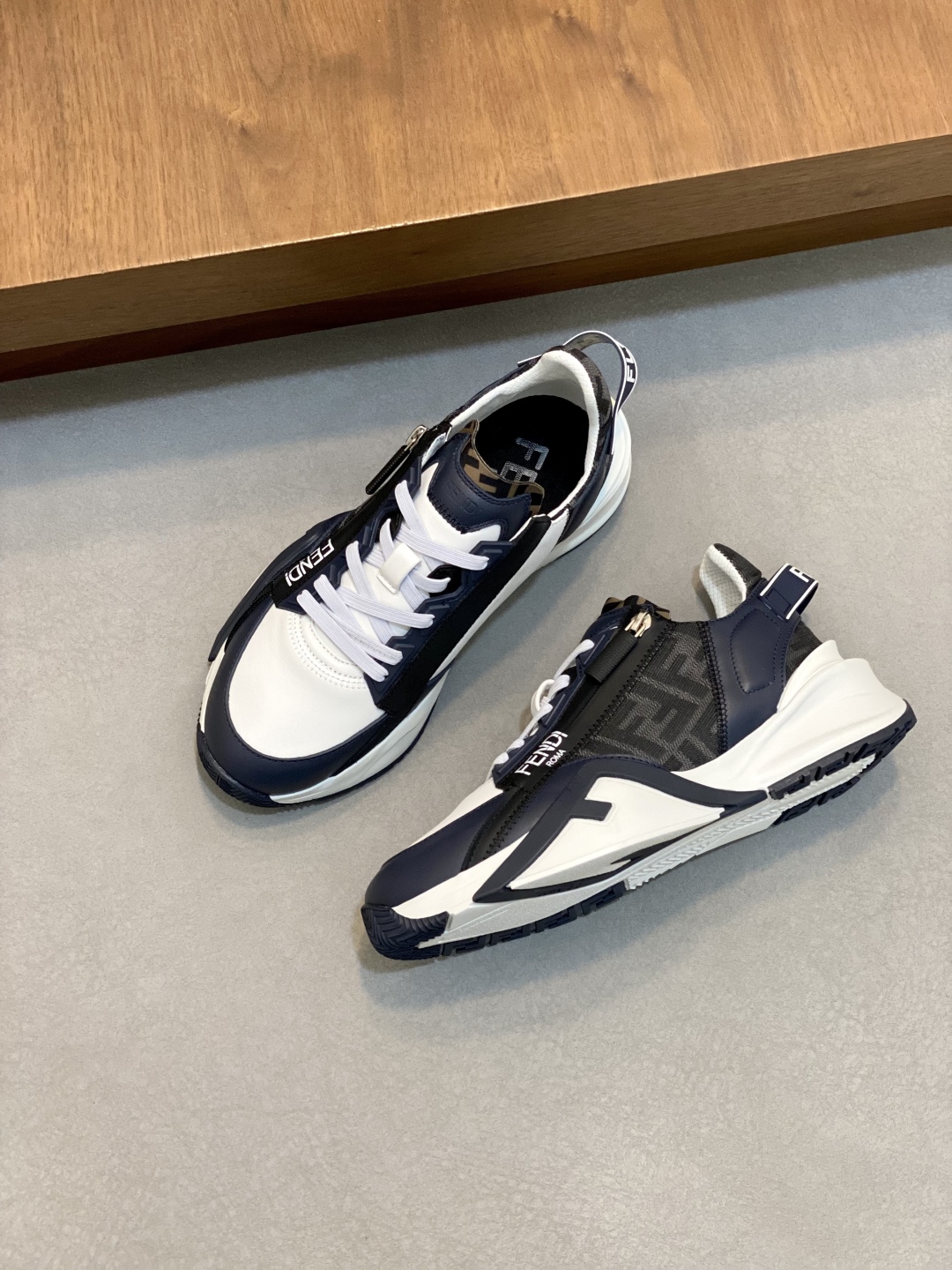 펜디 FENDI 스니커즈