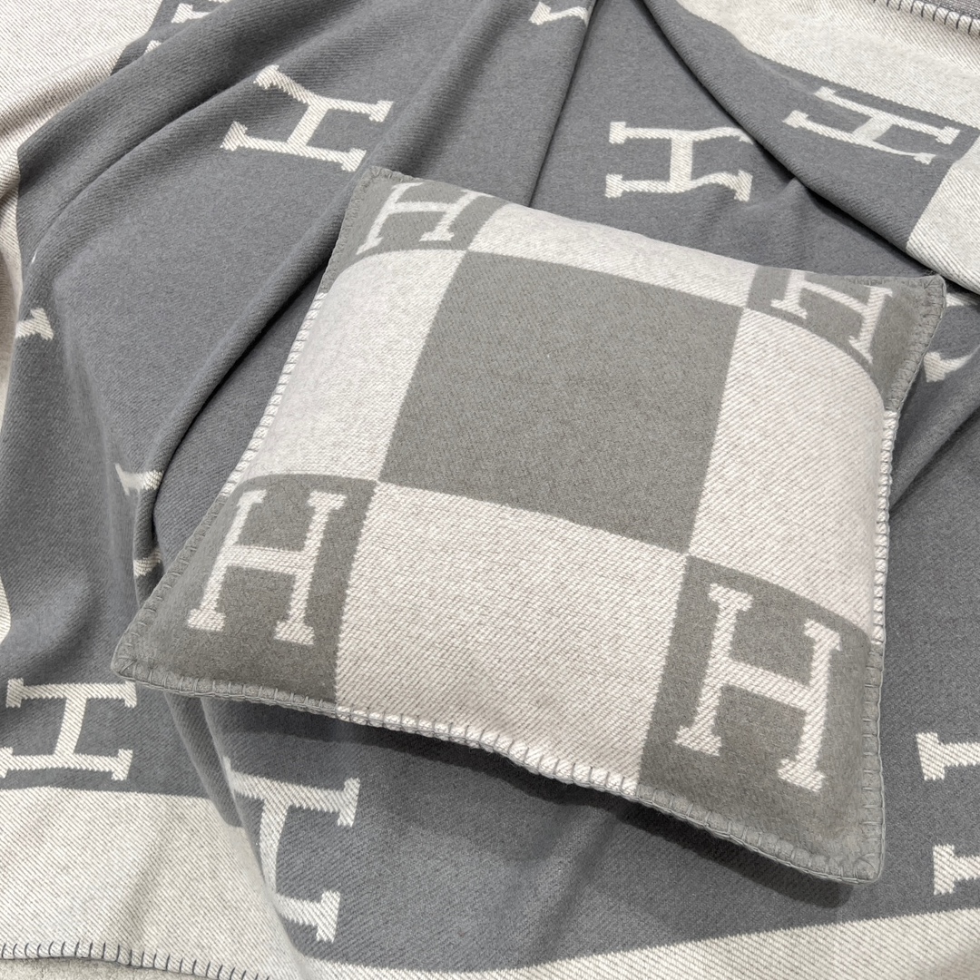 에르메스 Hermes Avalon 쿠션 50x50cm