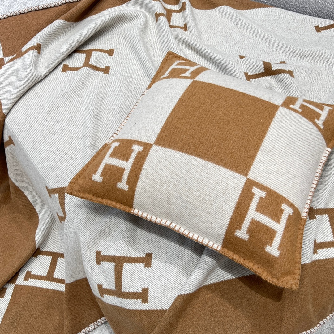 에르메스 Hermes Avalon 쿠션 50x50cm