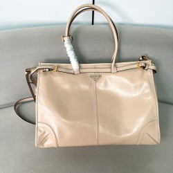 프라다 Prada 1BA439 보니 엑스트라 라지 가죽 핸드백