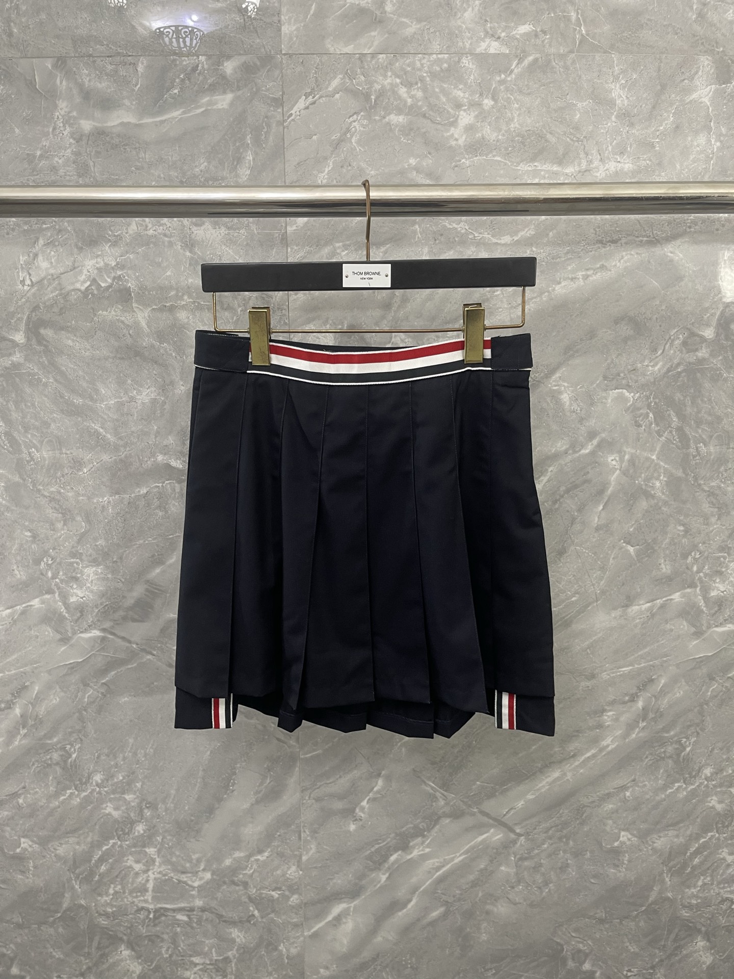 톰브라운 Thom Browne 치마
