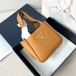 프라다 Prada 1BA349 가죽 미니 핸드백 18CM