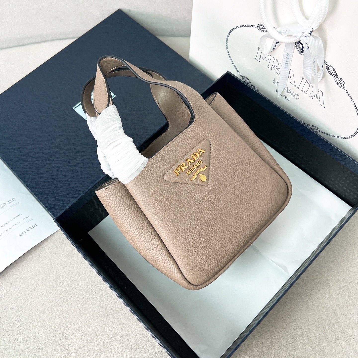 프라다 Prada 1BA349 가죽 미니 핸드백 18CM