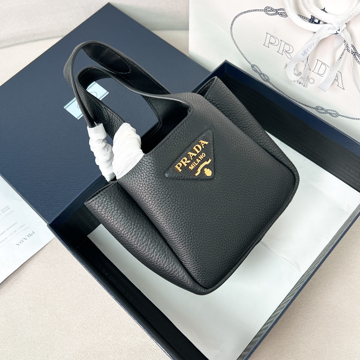 프라다 Prada 1BA349 가죽 미니 핸드백 18CM