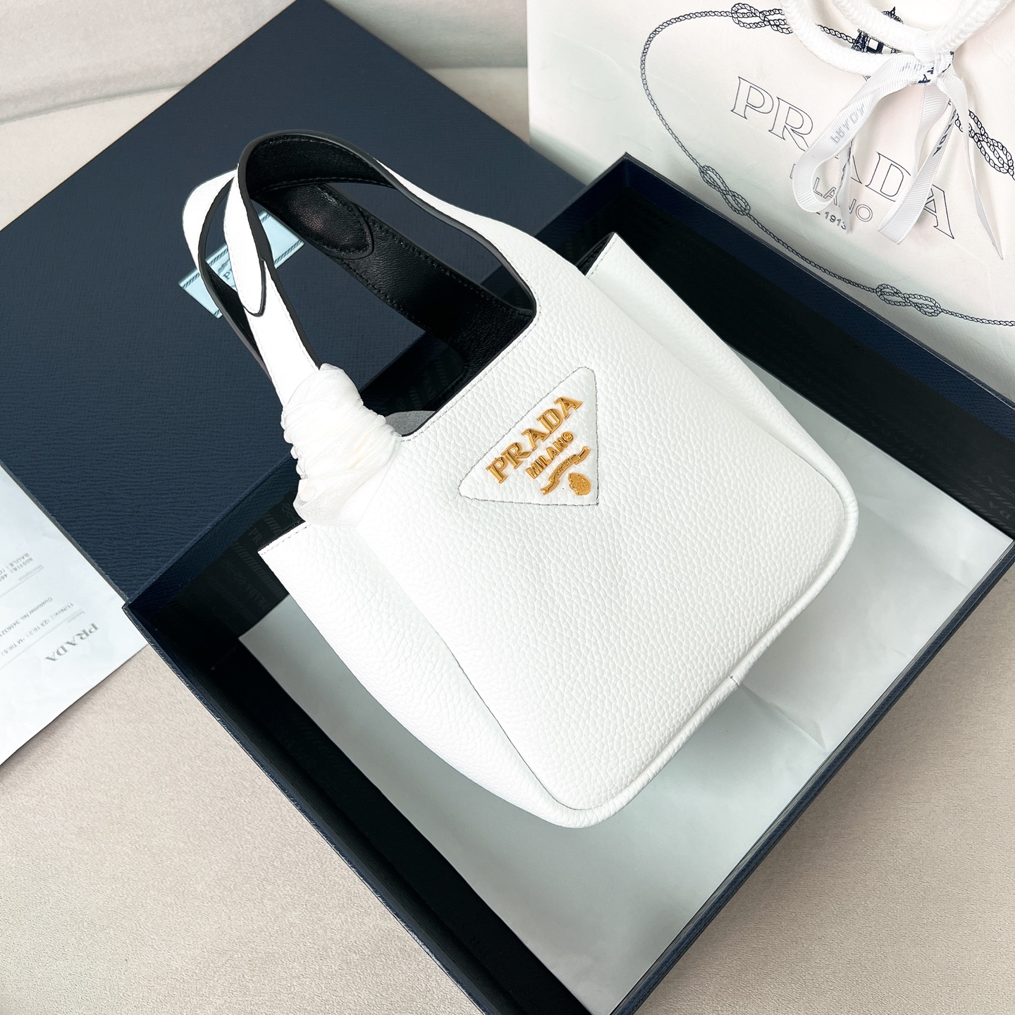 프라다 Prada 1BA349 가죽 미니 핸드백 18CM