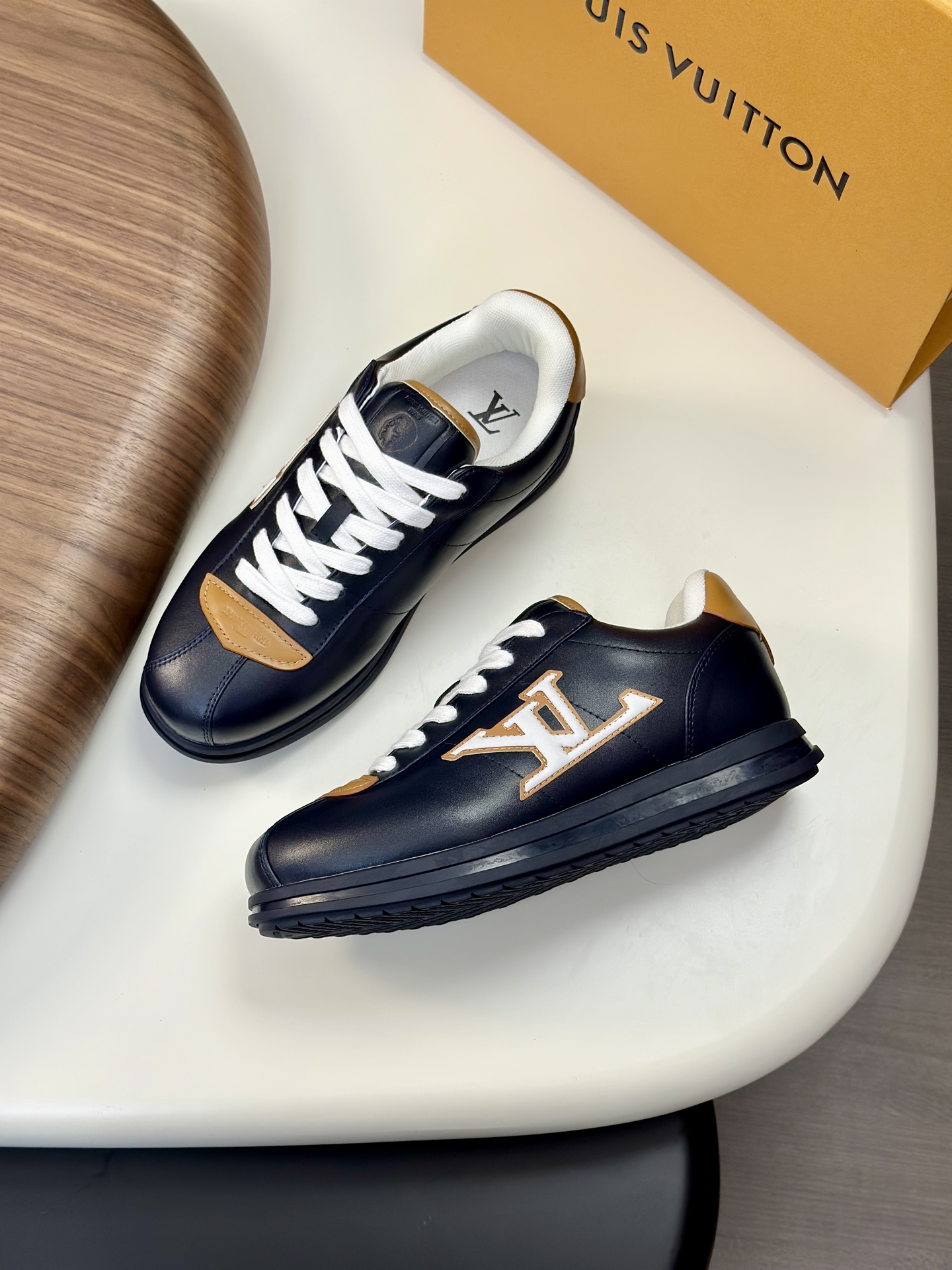 루이비통 Louis Vuitton 스니커즈