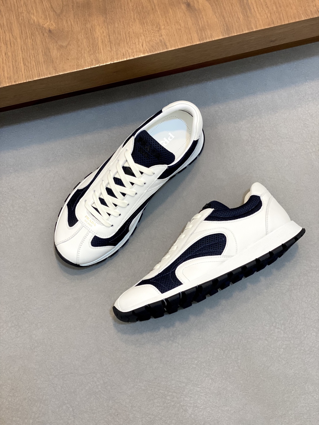 프라다 Prada 스니커즈