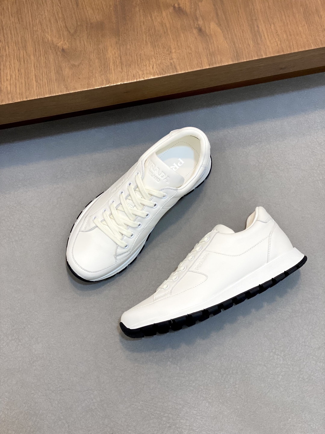 프라다 Prada 스니커즈