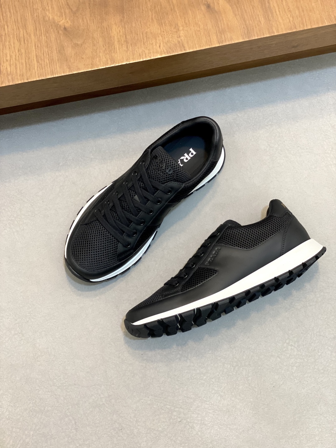 프라다 Prada 스니커즈