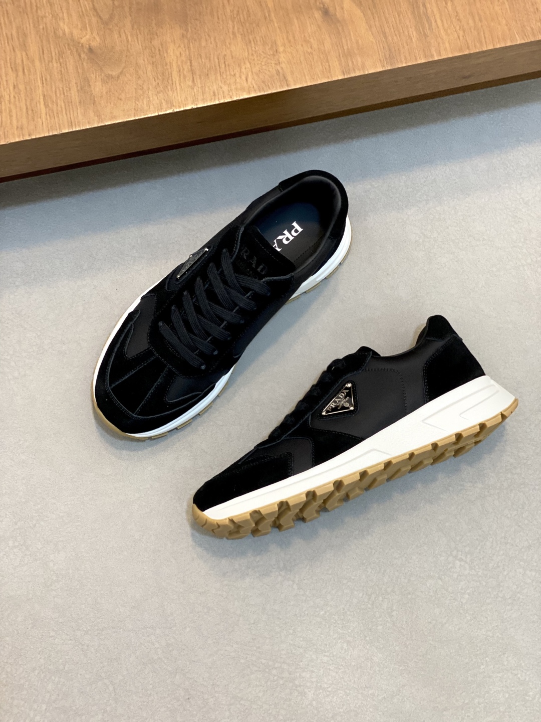 프라다 Prada 스니커즈