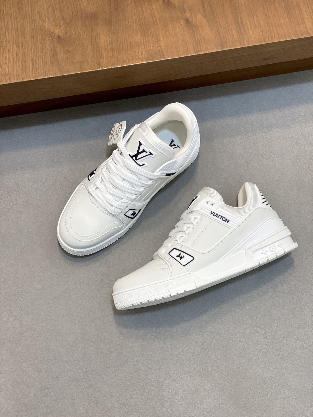 루이비통 LV TRAINER 스니커즈