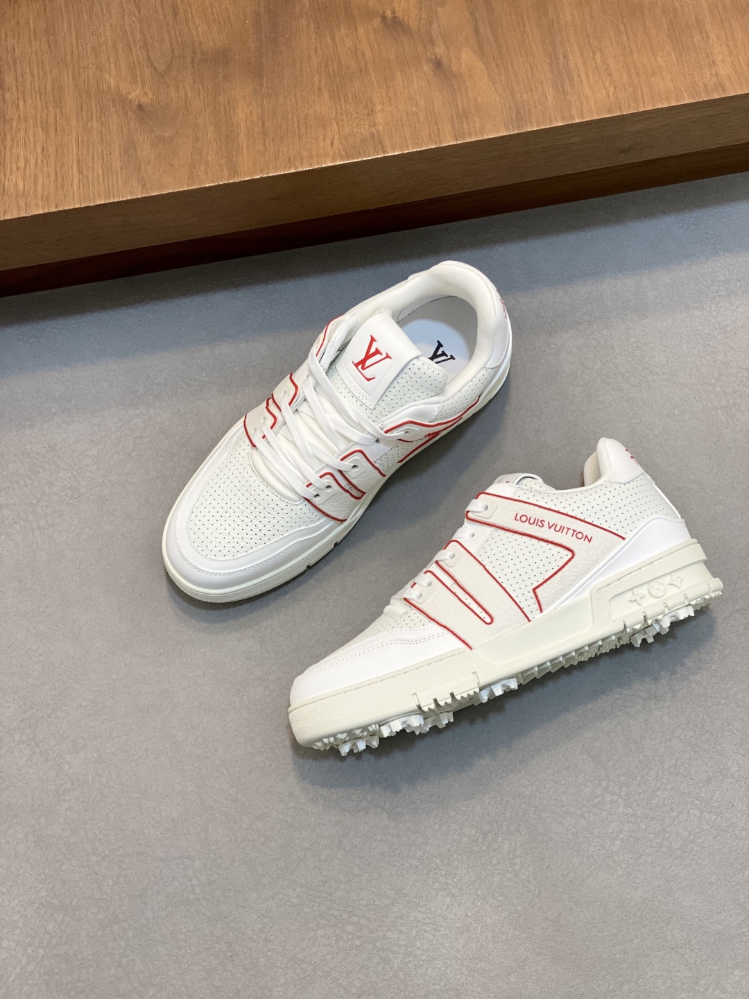 루이비통 LV TRAINER 스니커즈