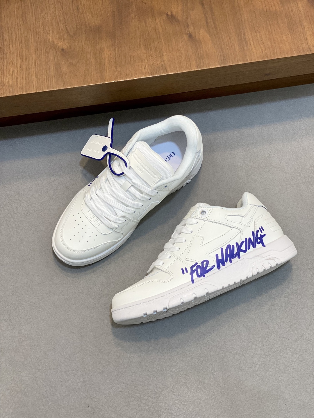 오프화이트 (Off-White) 스니커즈