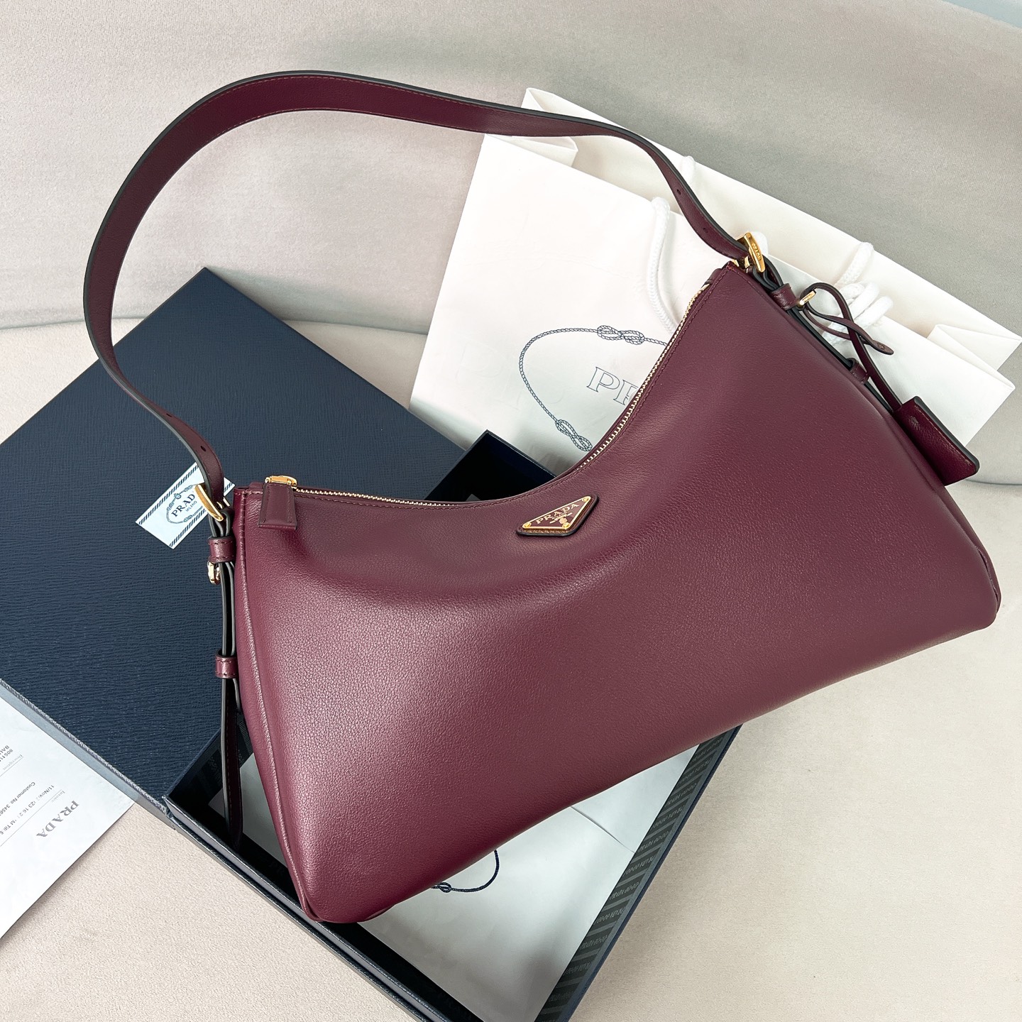 프라다 Prada 1BC228 에메 라지 가죽 숄더백 39CM