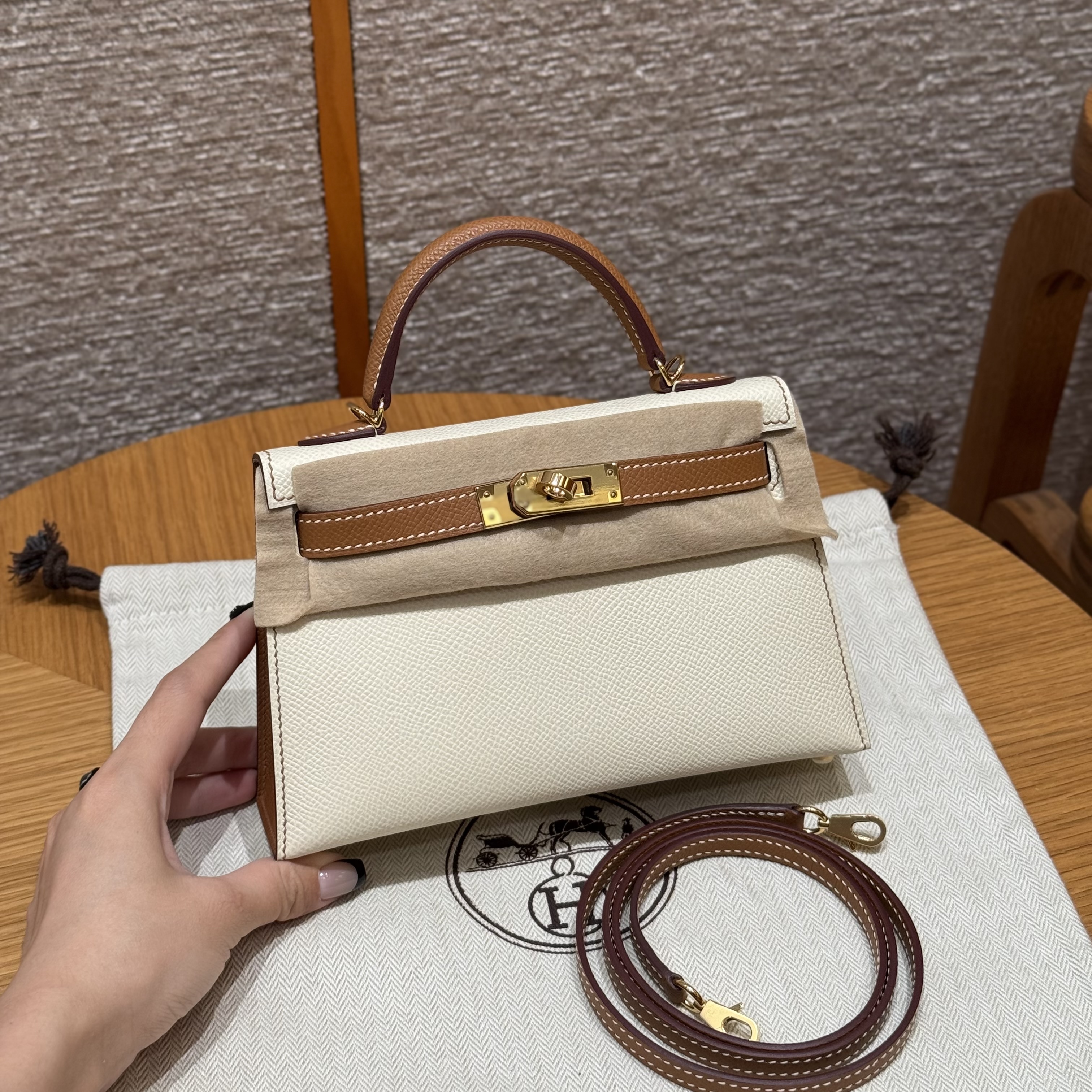 에르메스 Hermes Mini Kelly 19cm Epsom i2 Nata and 37 Gold/gold