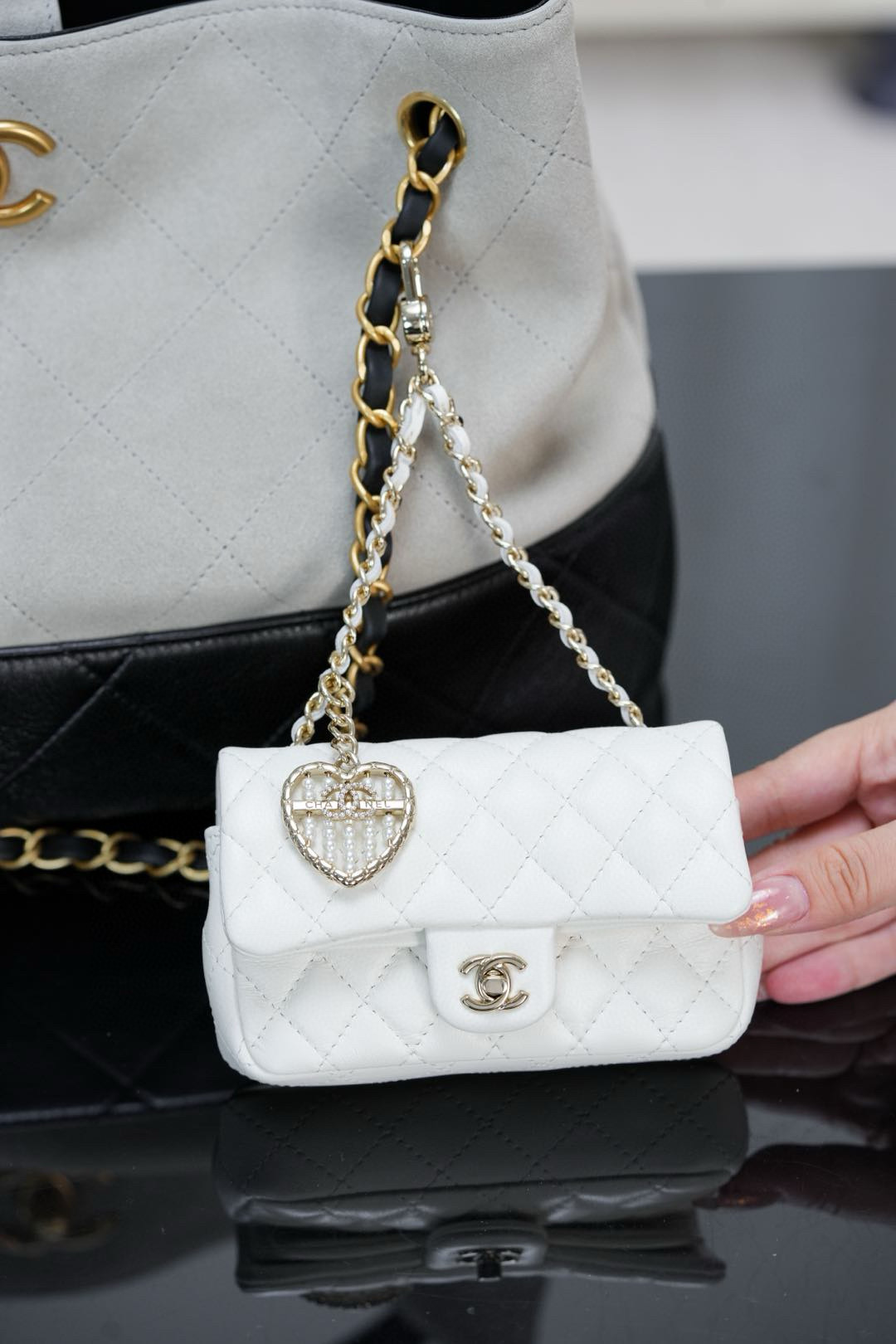 샤넬 Chanel Classic Mini Bag with Hook White 12.5cm