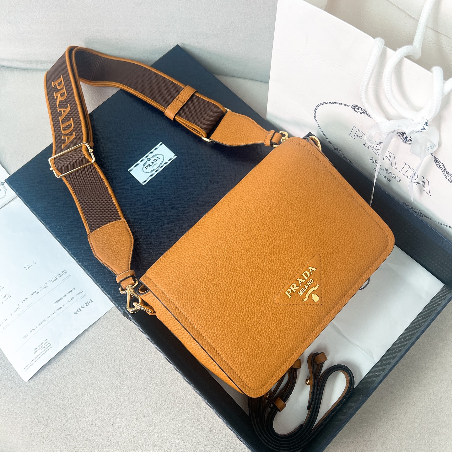 프라다 Prada 1BD314 가죽 숄더백 23cm