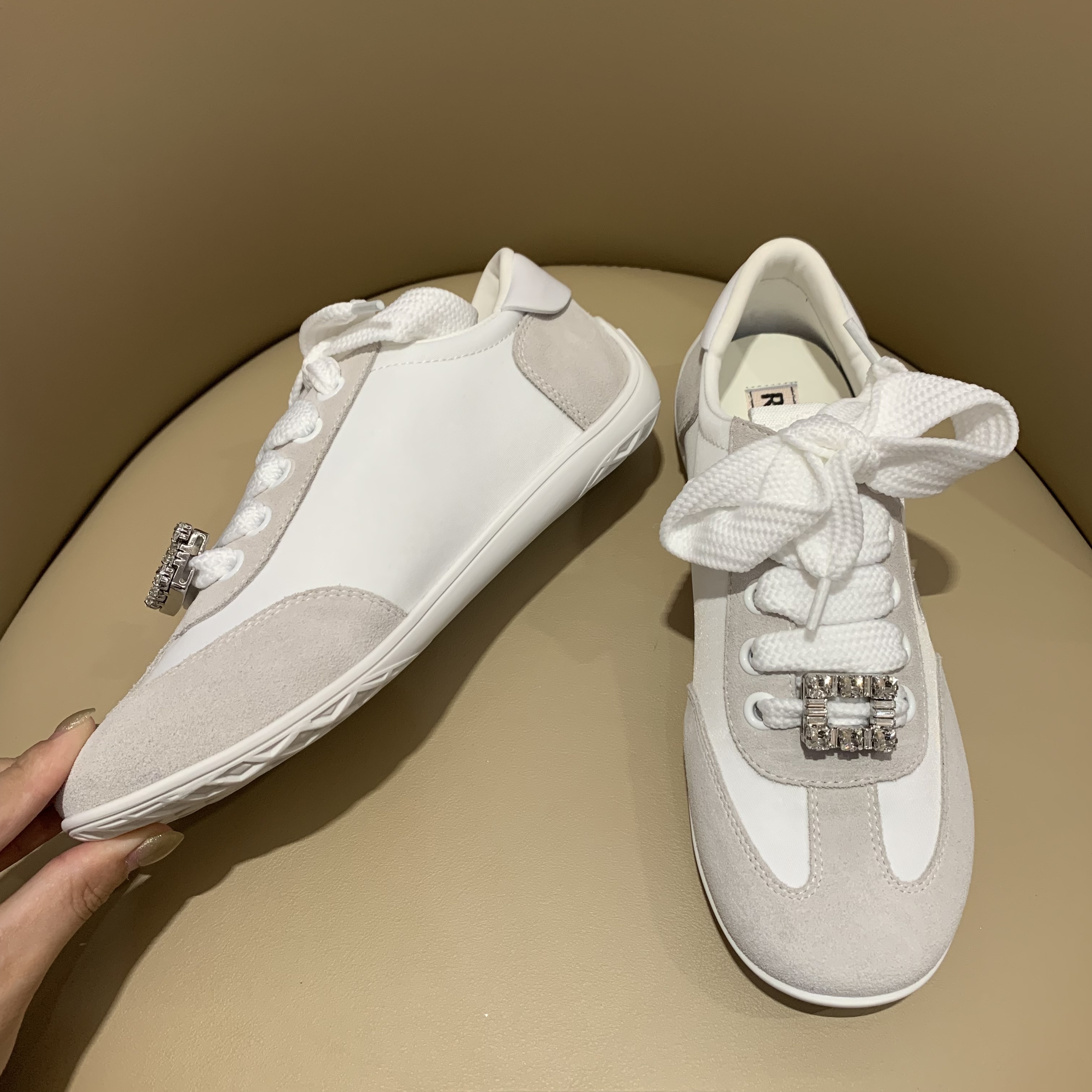 로저비비에 Roger Vivier 스니커즈