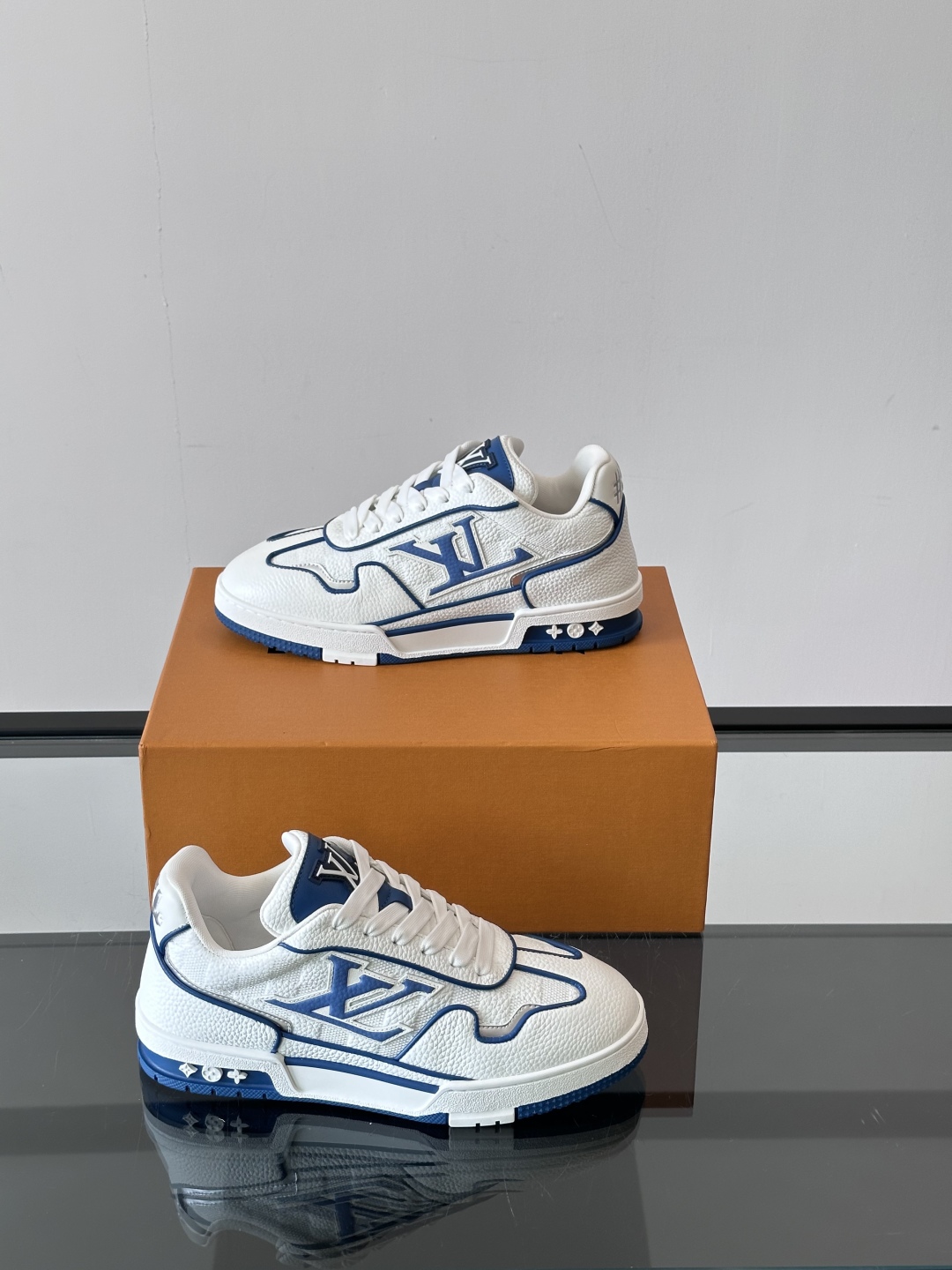 루이비통 LV TRAINER 스니커즈