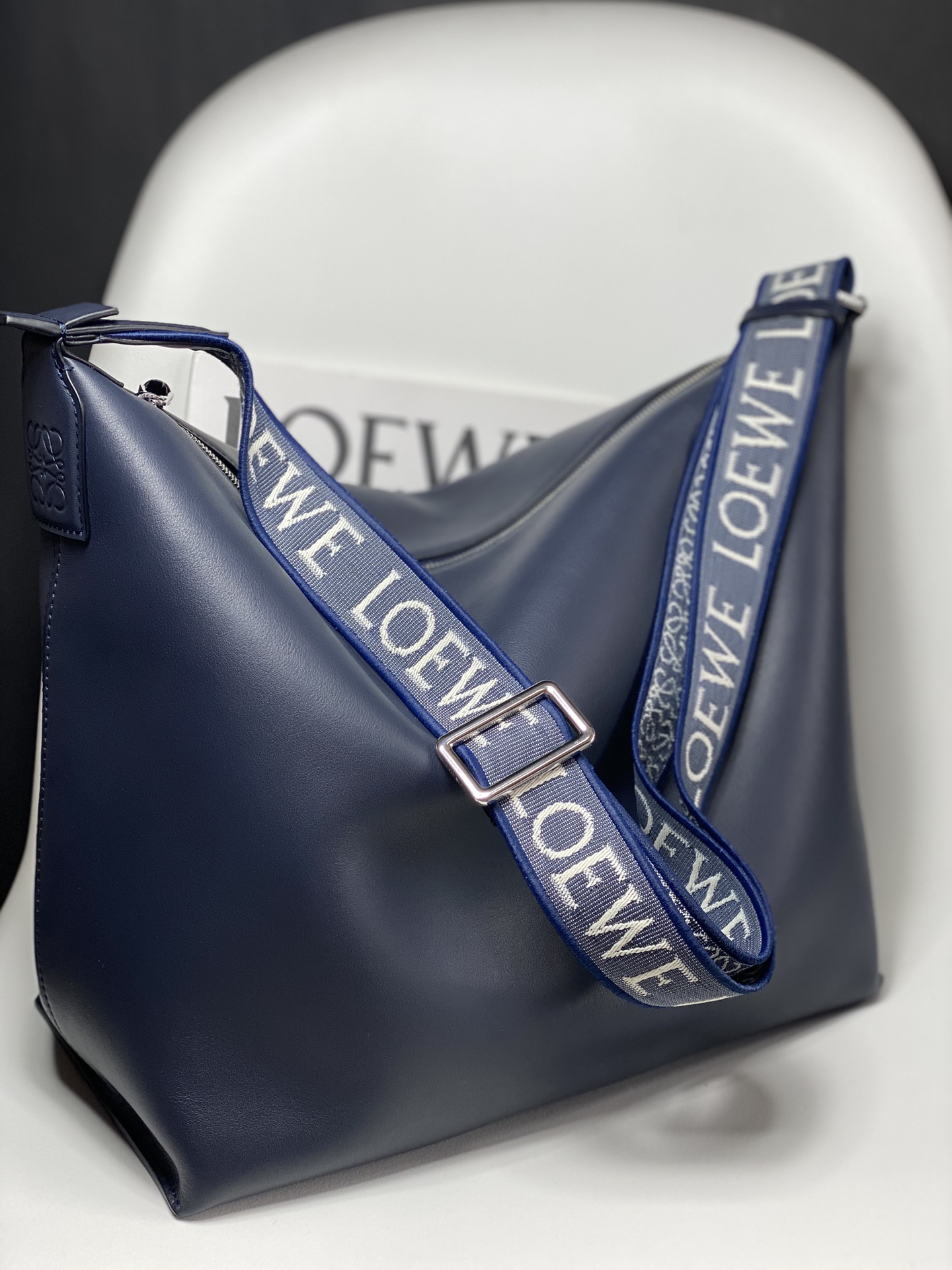 로에베 Loewe 2201 Cubi Crossbody Bag in Supple Smooth Calfskin 32CM