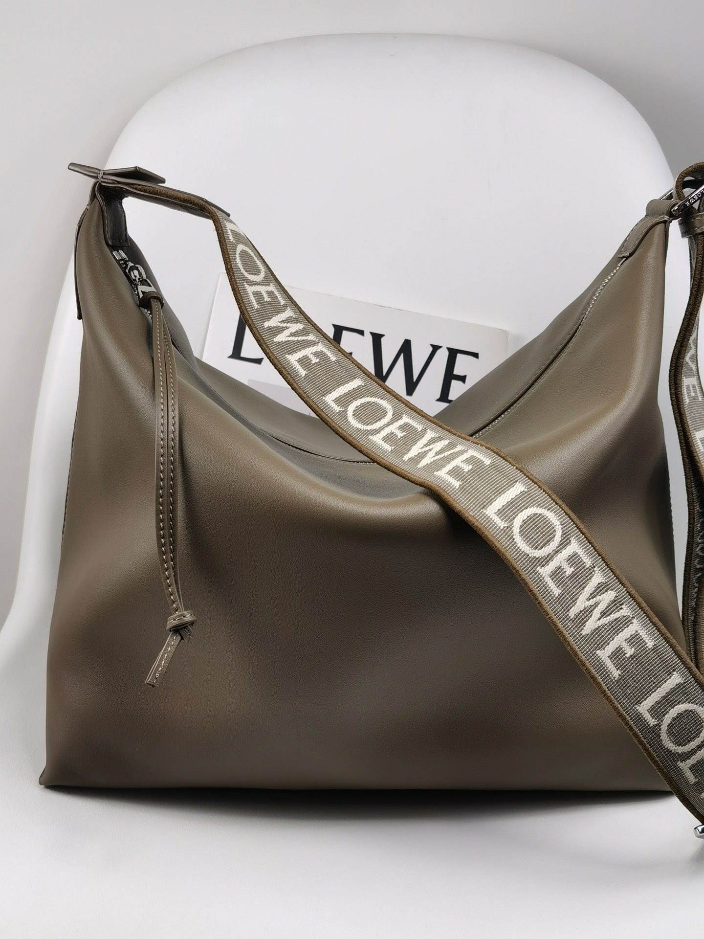 로에베 Loewe 2201 Cubi Crossbody Bag in Supple Smooth Calfskin 32CM