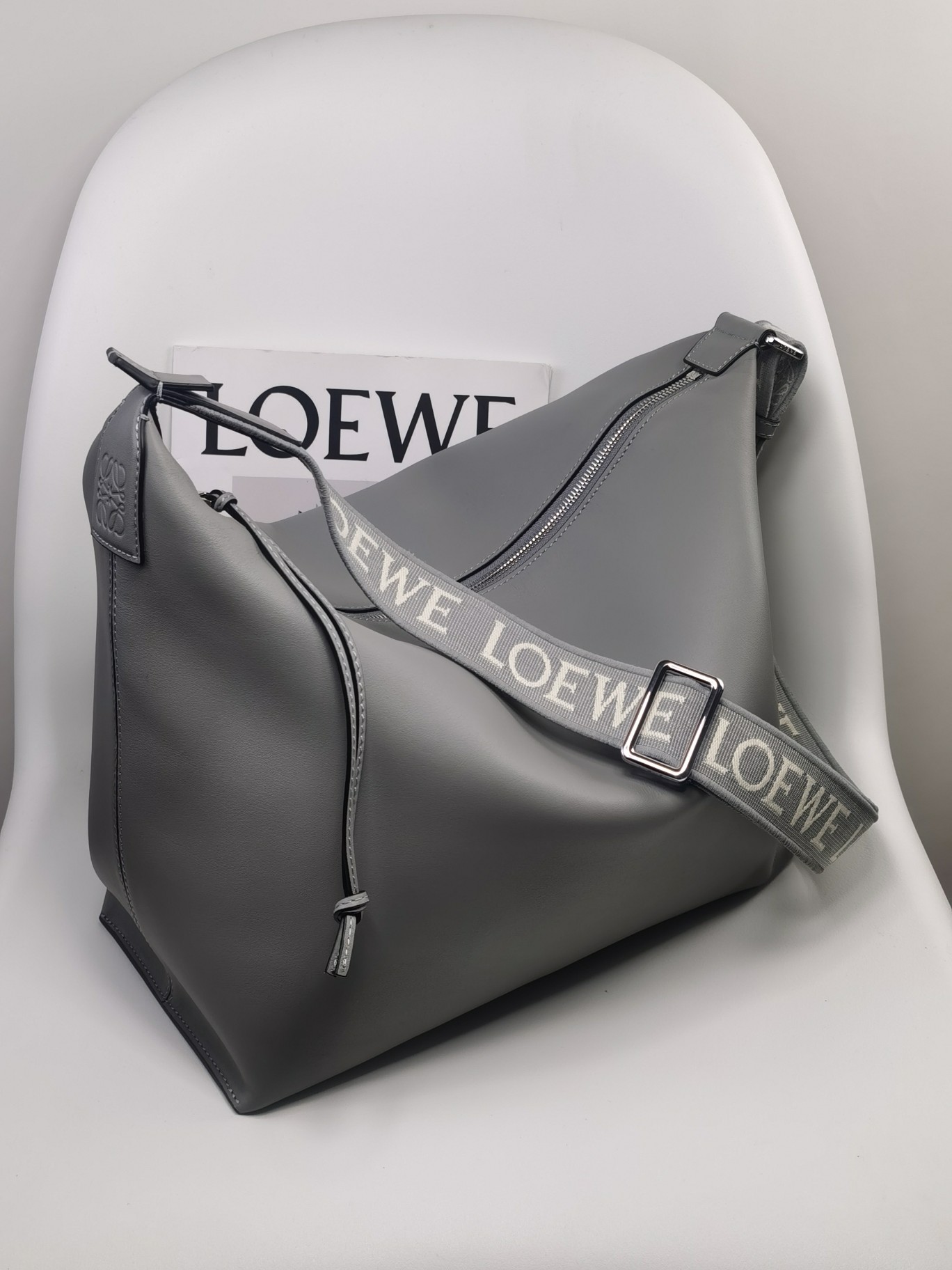 로에베 Loewe 2201 Cubi Crossbody Bag in Supple Smooth Calfskin 32CM