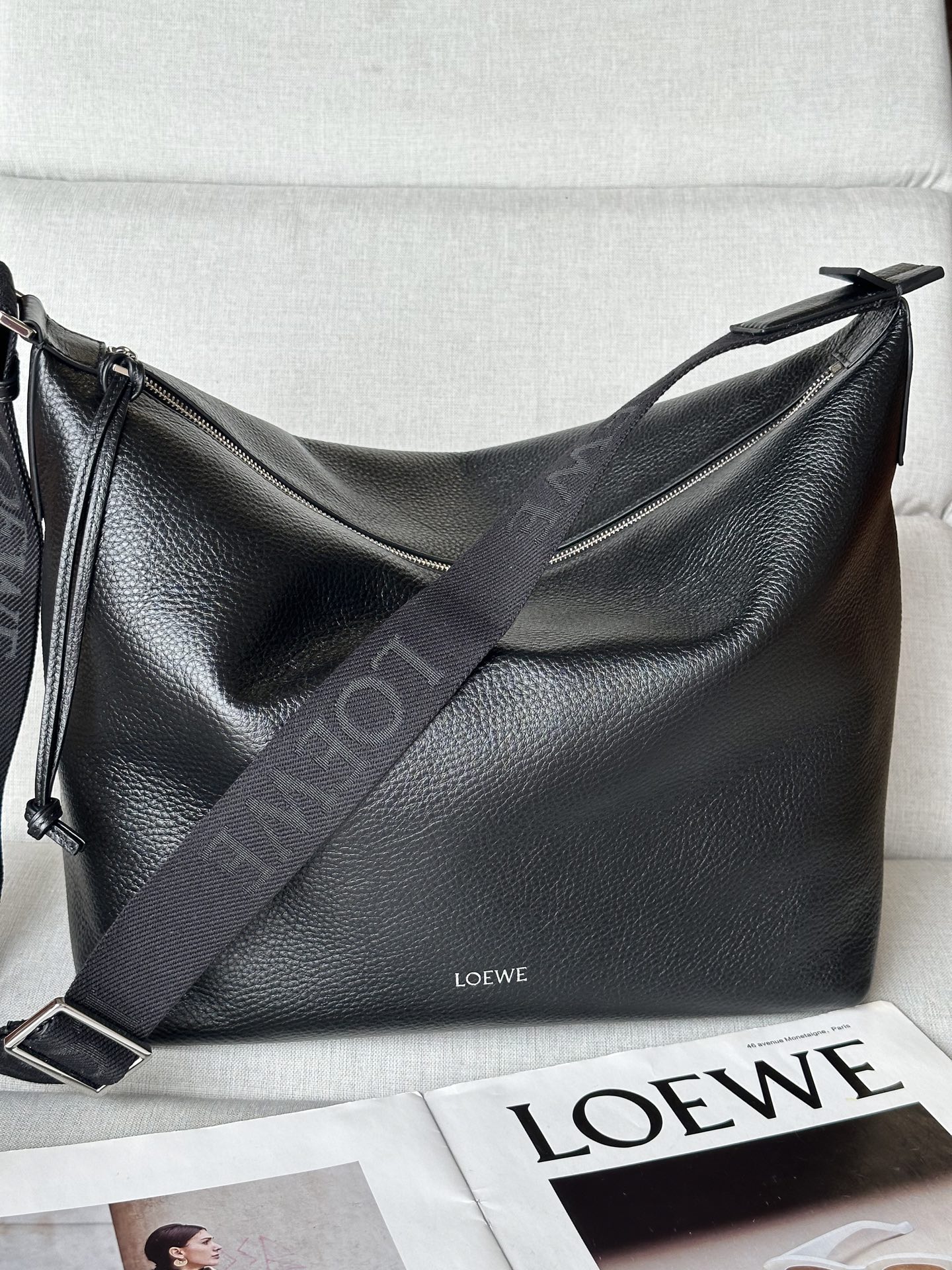 로에베 Loewe 2201 Cubi Crossbody Bag in Supple Grained Calfskin 32CM