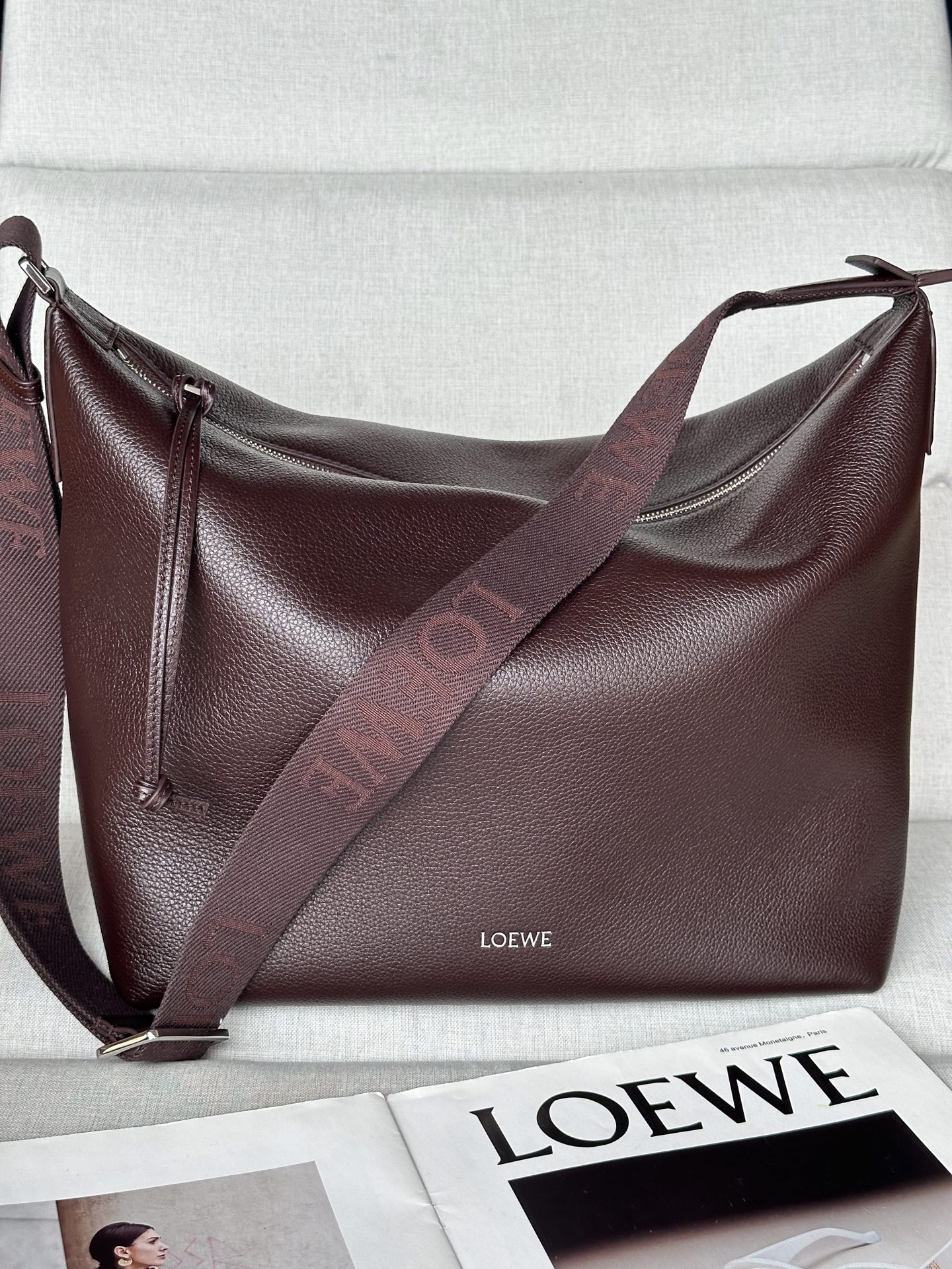 로에베 Loewe 2201 Cubi Crossbody Bag in Supple Grained Calfskin 32CM