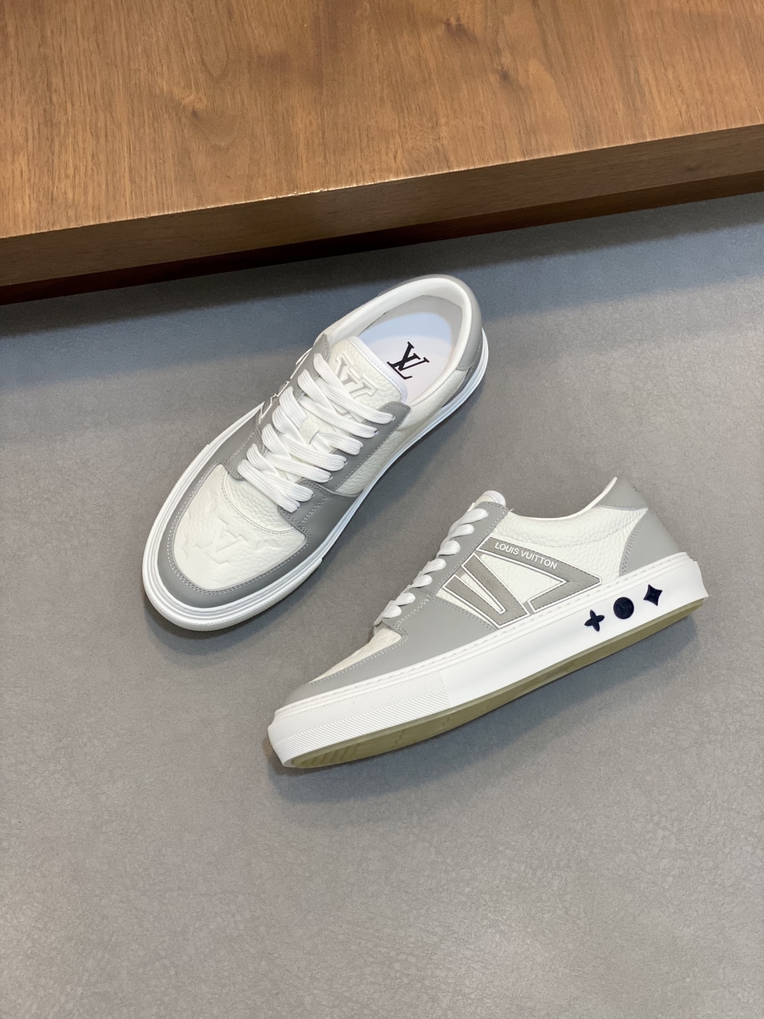 루이비통 Louis Vuitton 스니커즈