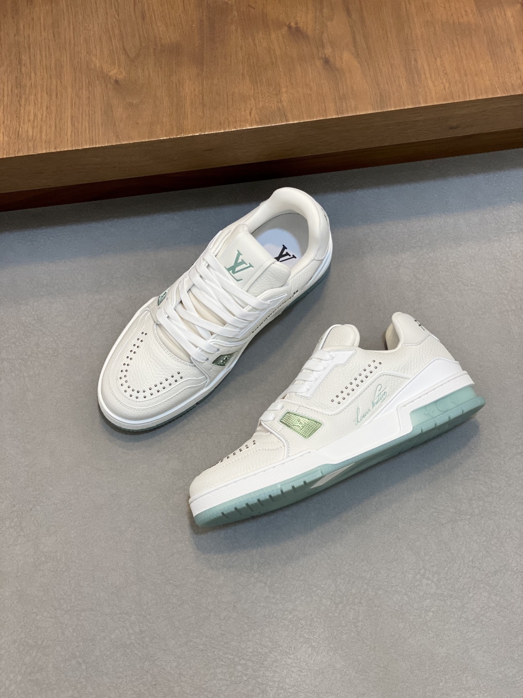 루이비통 LV TRAINER 스니커즈