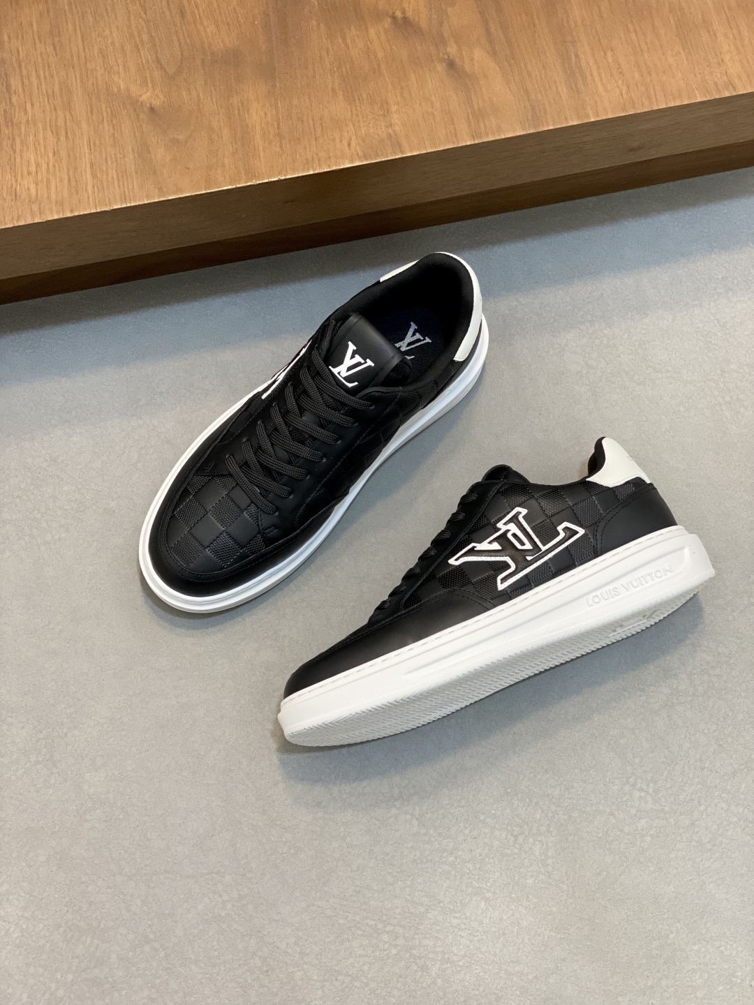 루이비통 Louis Vuitton 스니커즈