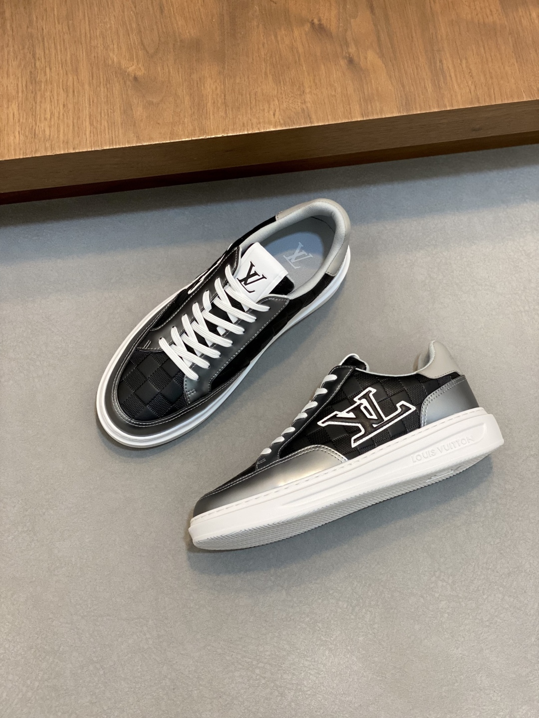 루이비통 Louis Vuitton 스니커즈