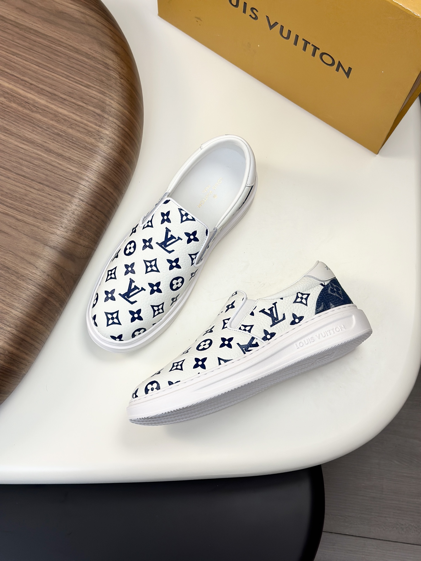 루이비통 Louis Vuitton 스니커즈