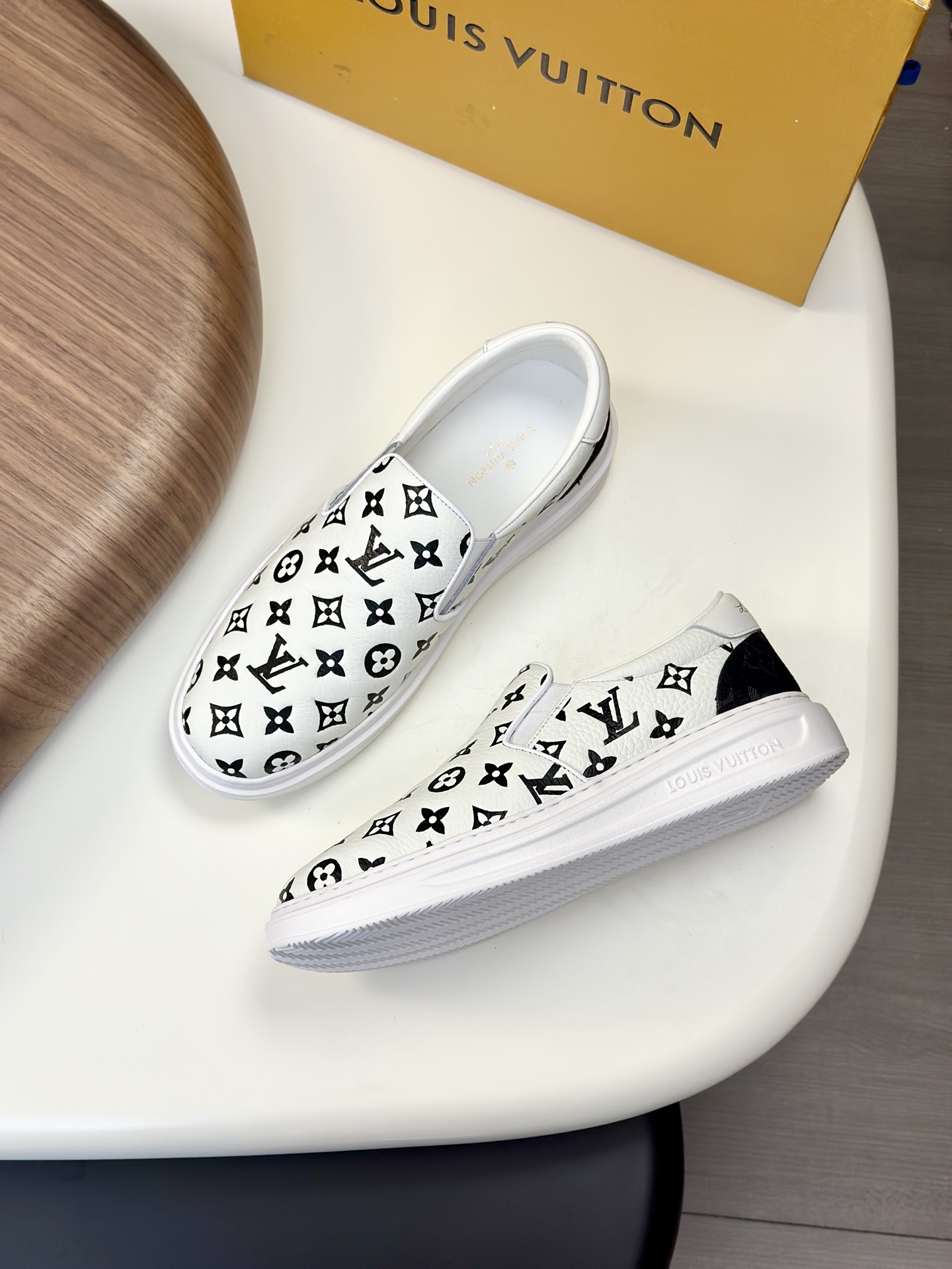 루이비통 Louis Vuitton 스니커즈