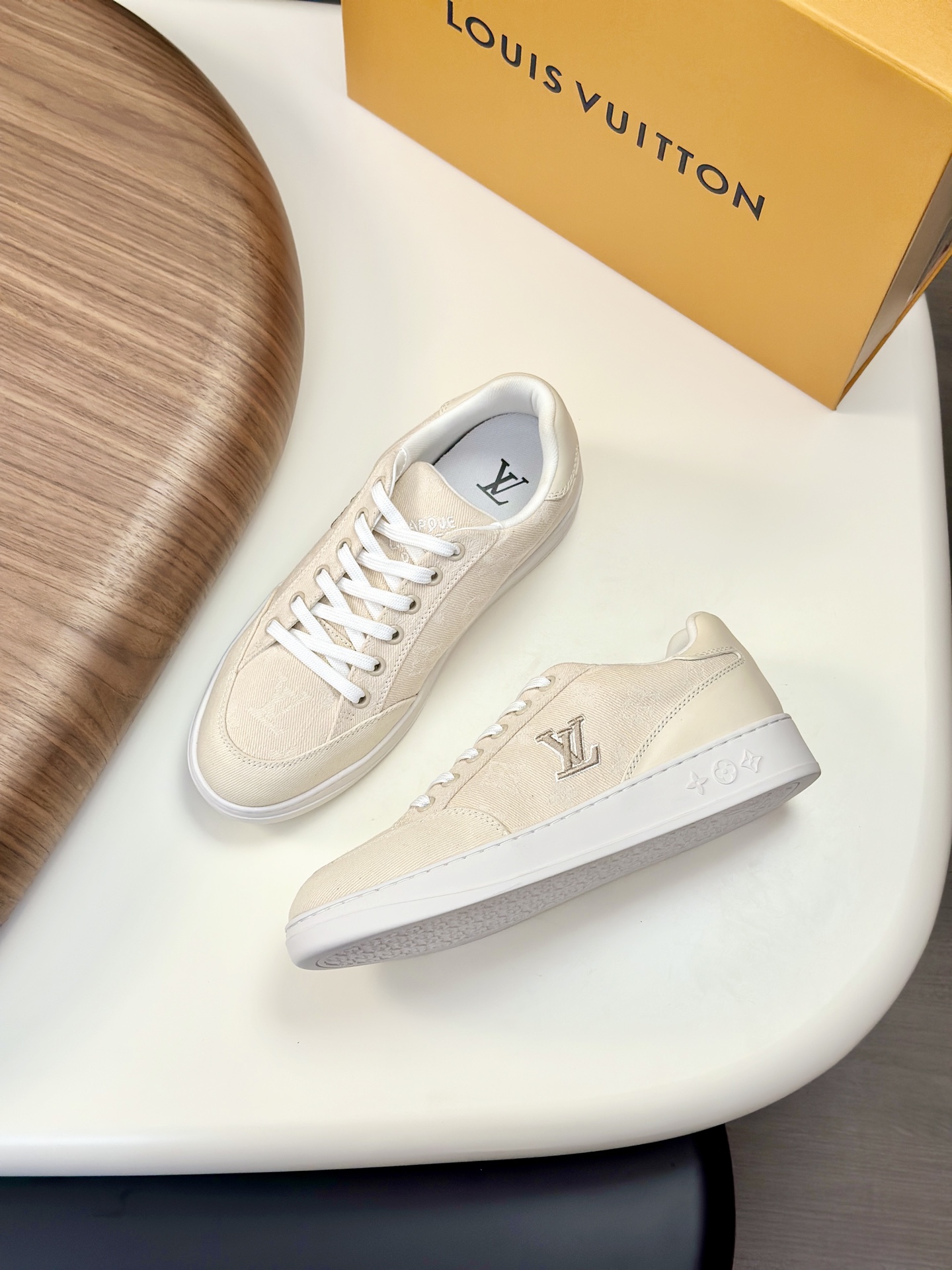 루이비통 Louis Vuitton 스니커즈