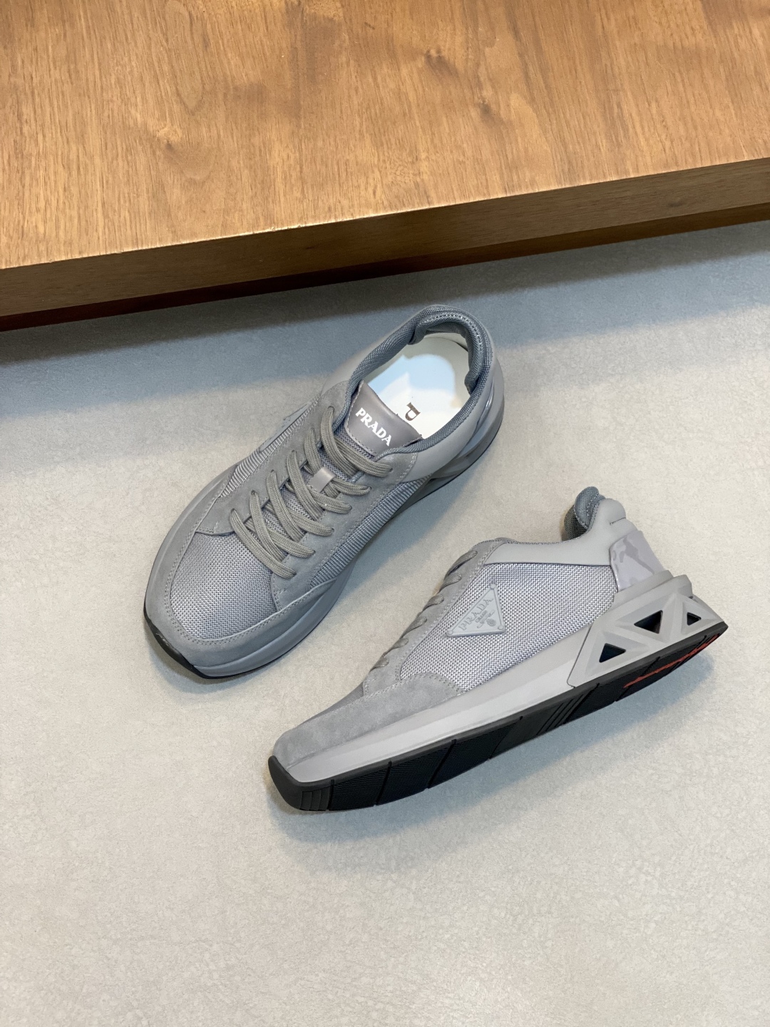 프라다 Prada 스니커즈