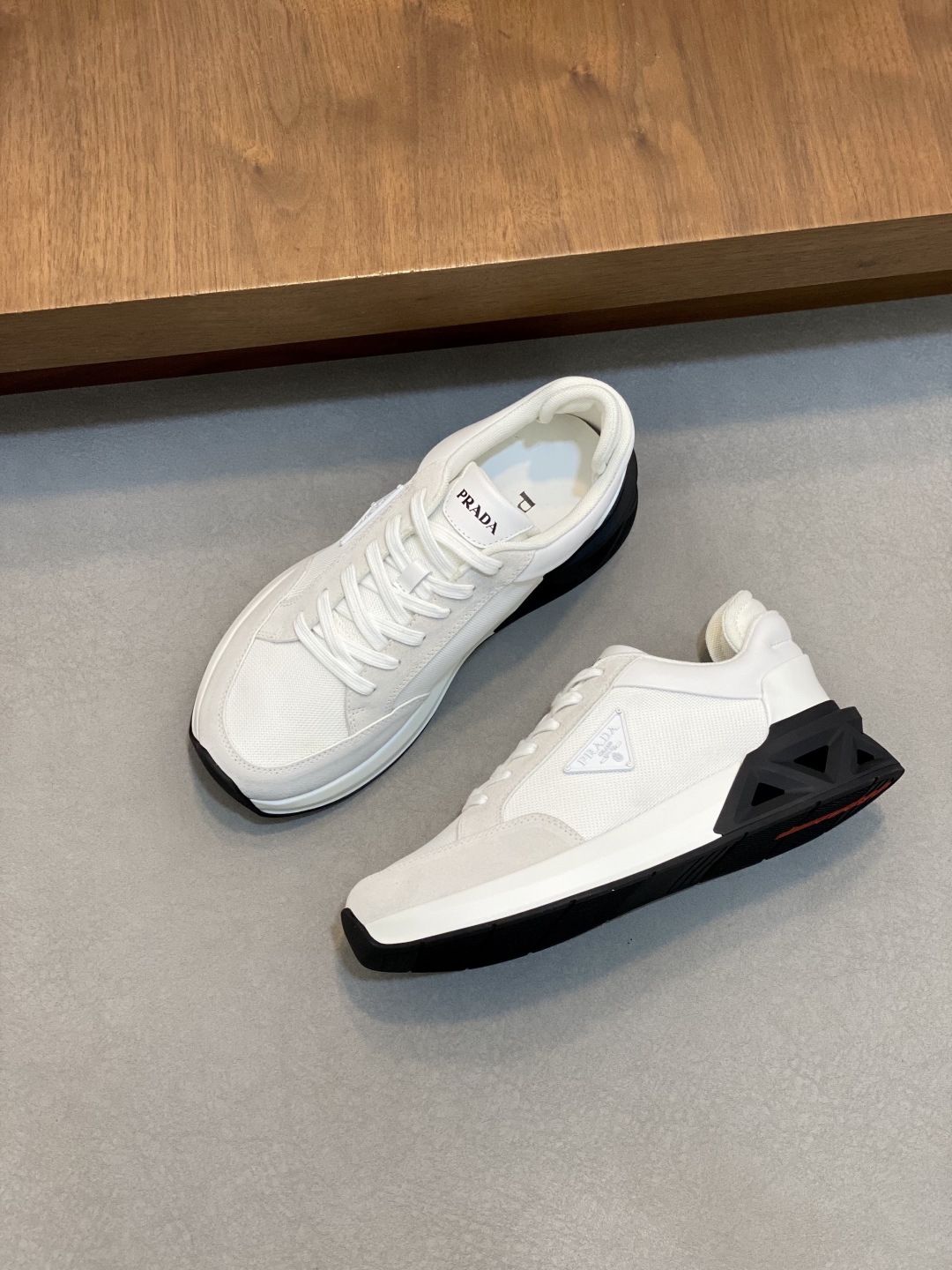 프라다 Prada 스니커즈