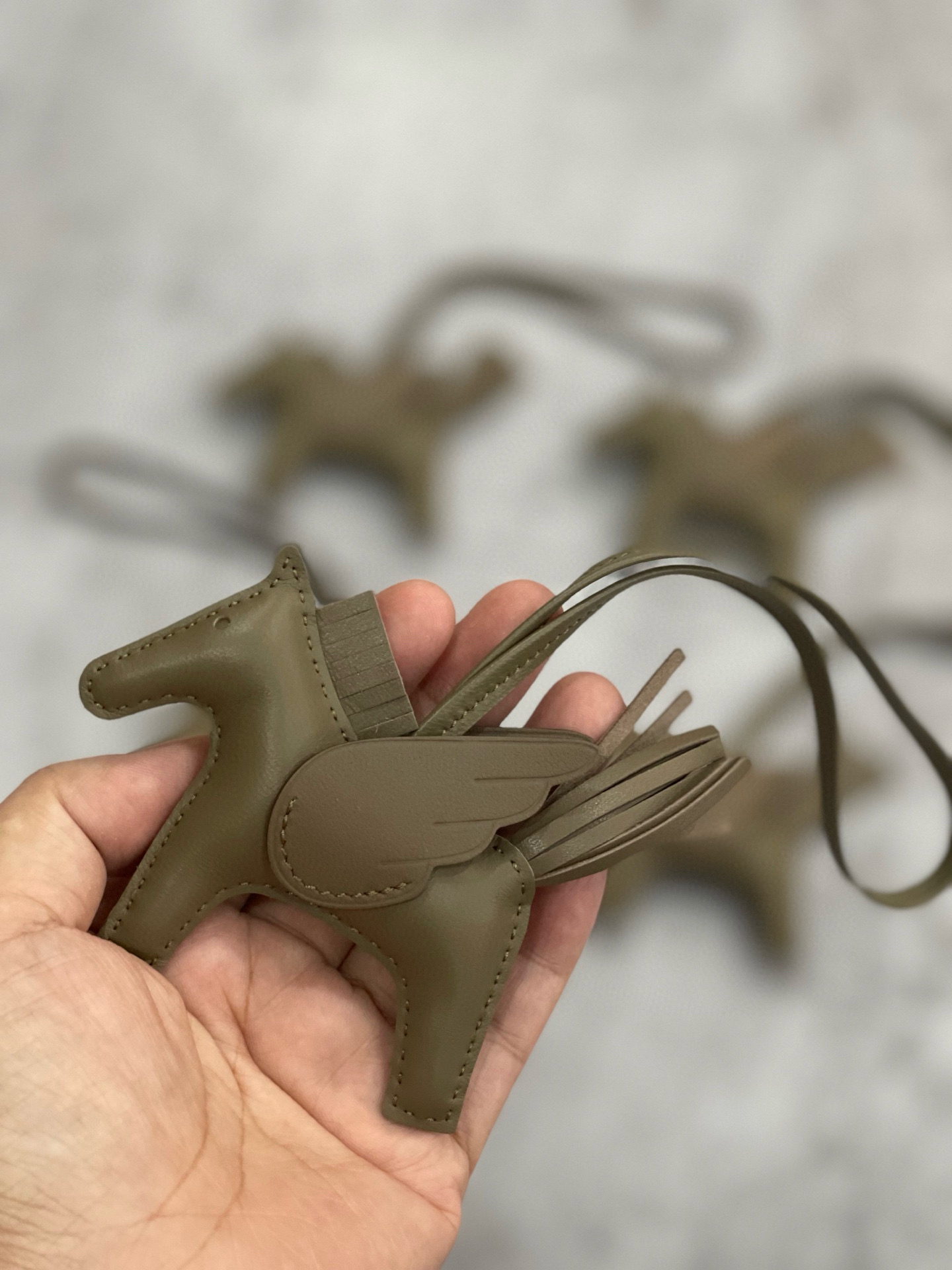 에르메스 Hermes Rodeo Charm Milo and Swift 0360279L58P grey