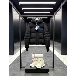몽클레어 Moncler Cherferie 다운재킷.