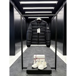 몽클레어 Moncler Souillet 다운재킷.