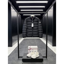 몽클레어 Moncler Baudinet 다운재킷.