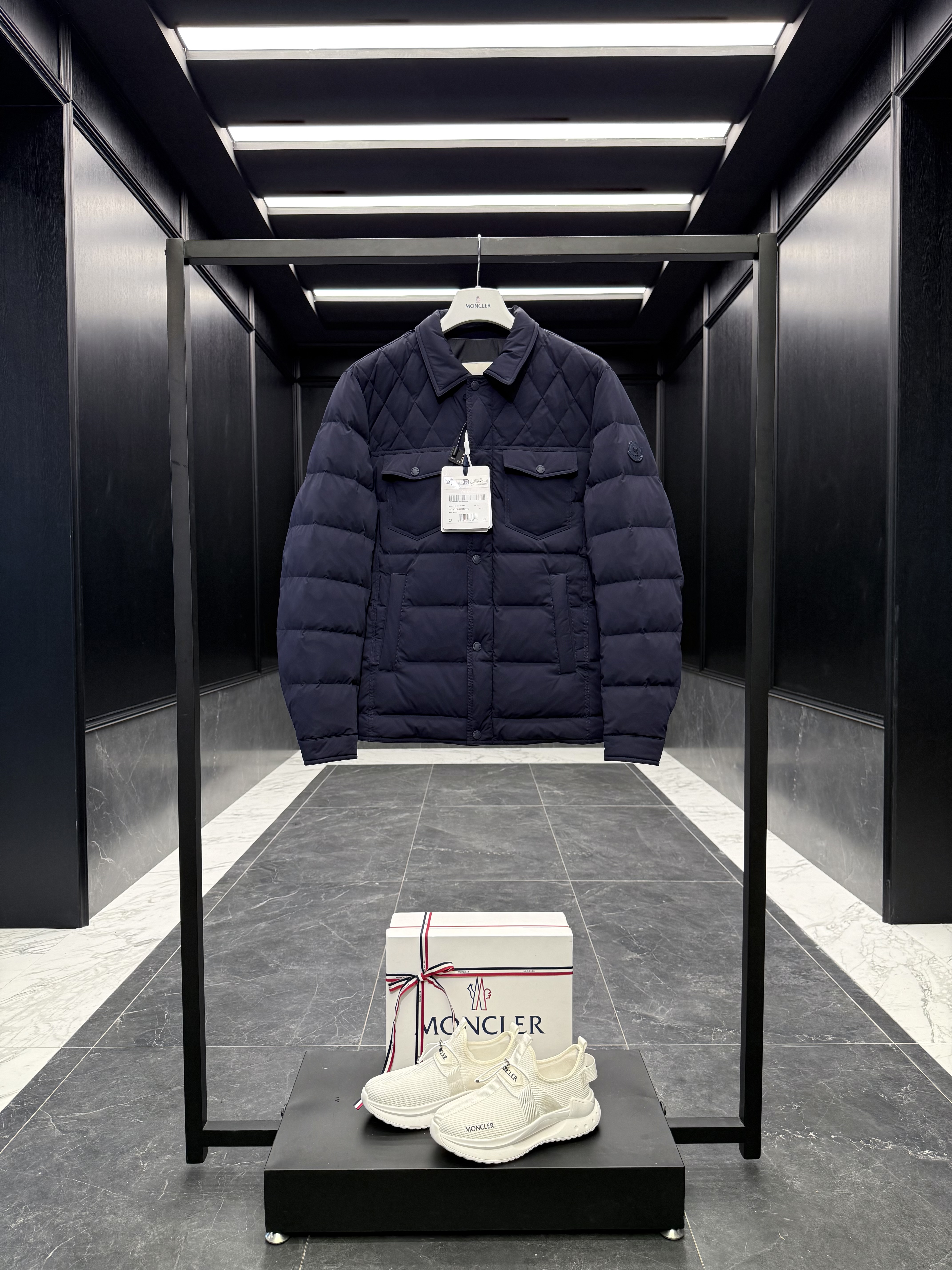 몽클레어 Moncler 다운재킷.