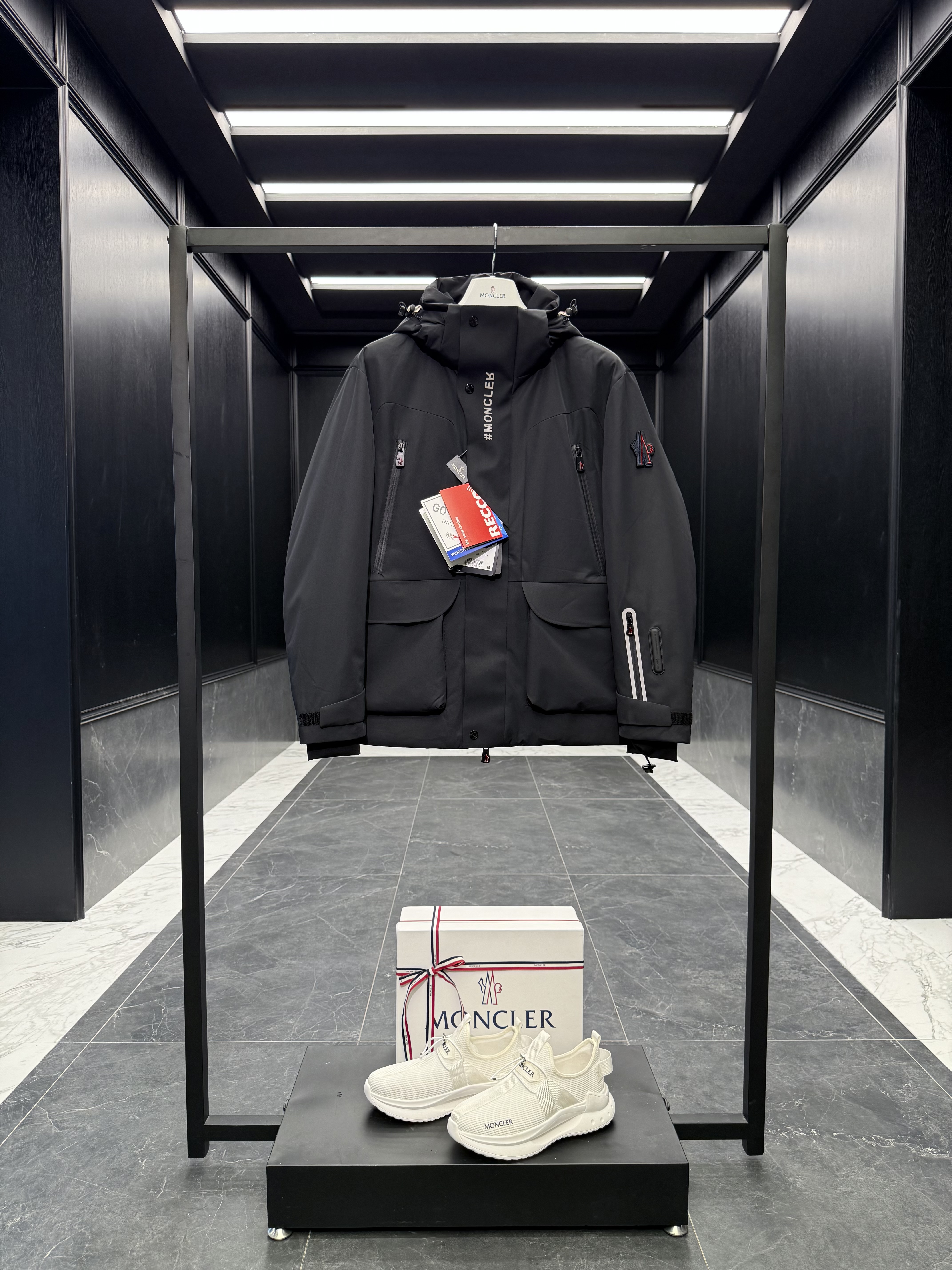 몽클레어 Moncler Grenoble 다운재킷.