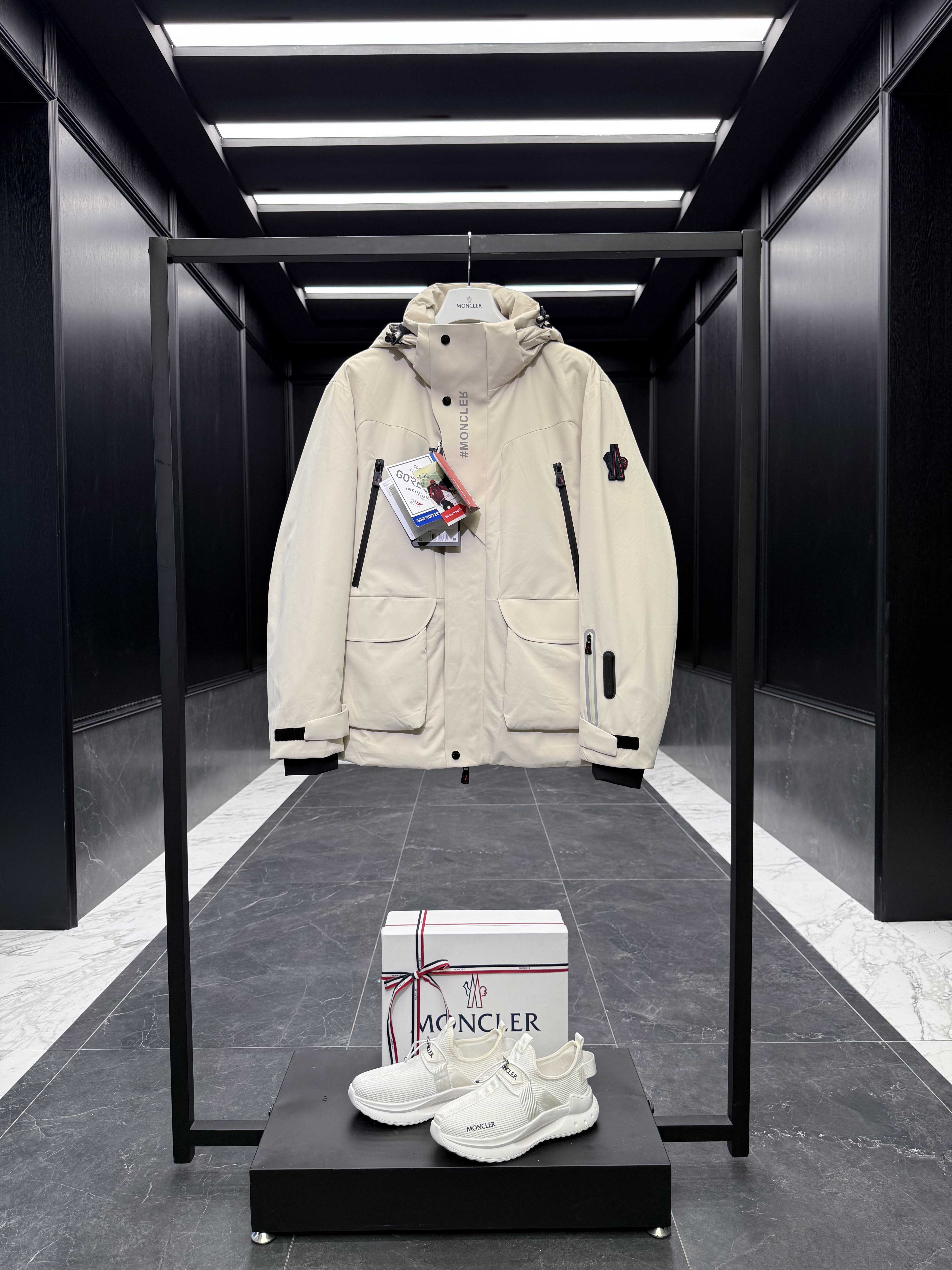 몽클레어 Moncler Grenoble 다운재킷.