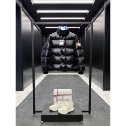 몽클레어 Moncler Dervox   다운재킷。