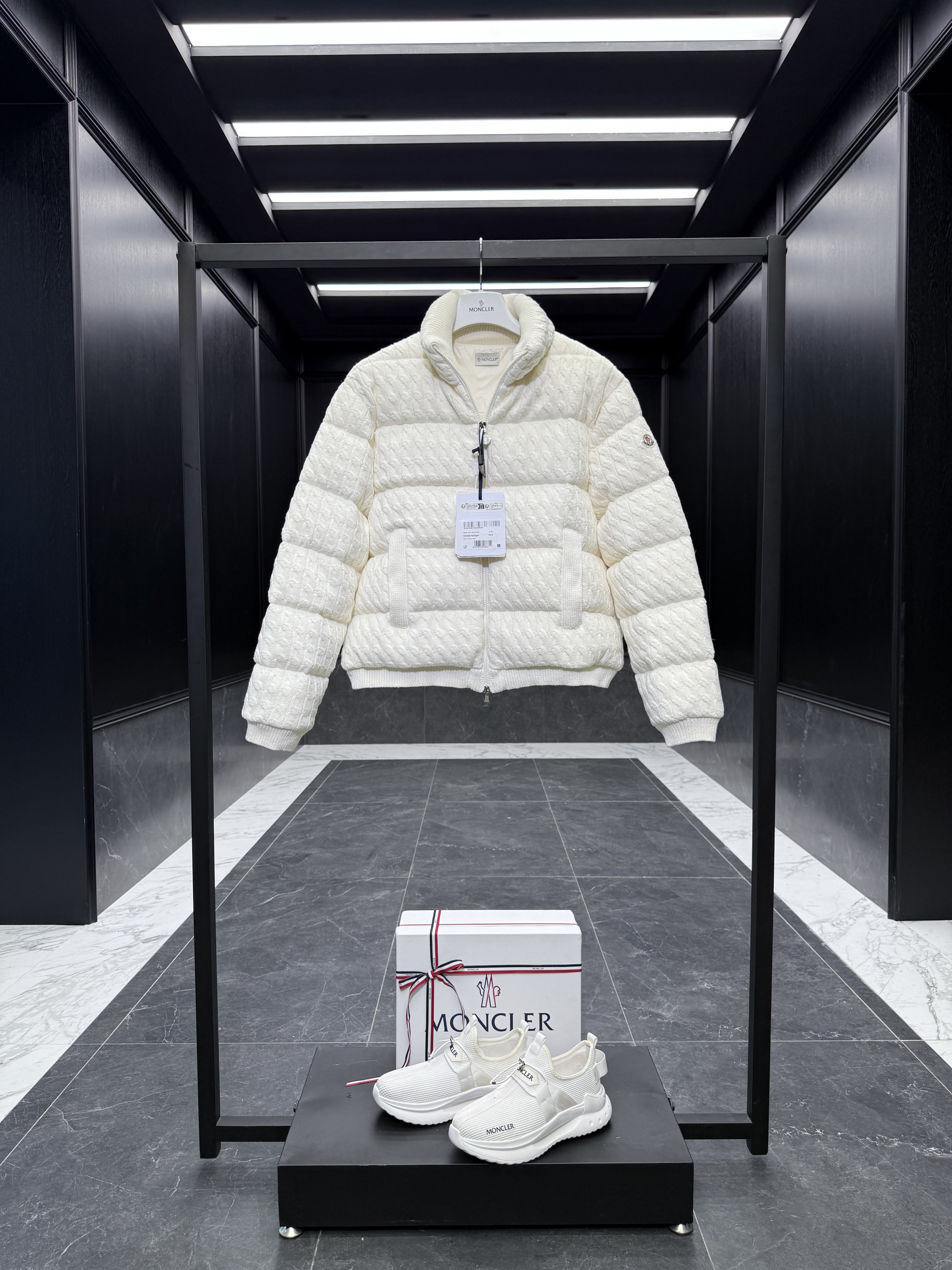 몽클레어 Moncler 다운재킷.