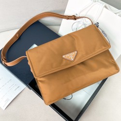 프라다 Prada 1BD255 트래블러 미디엄 리나일론 패딩 숄더백 30CM