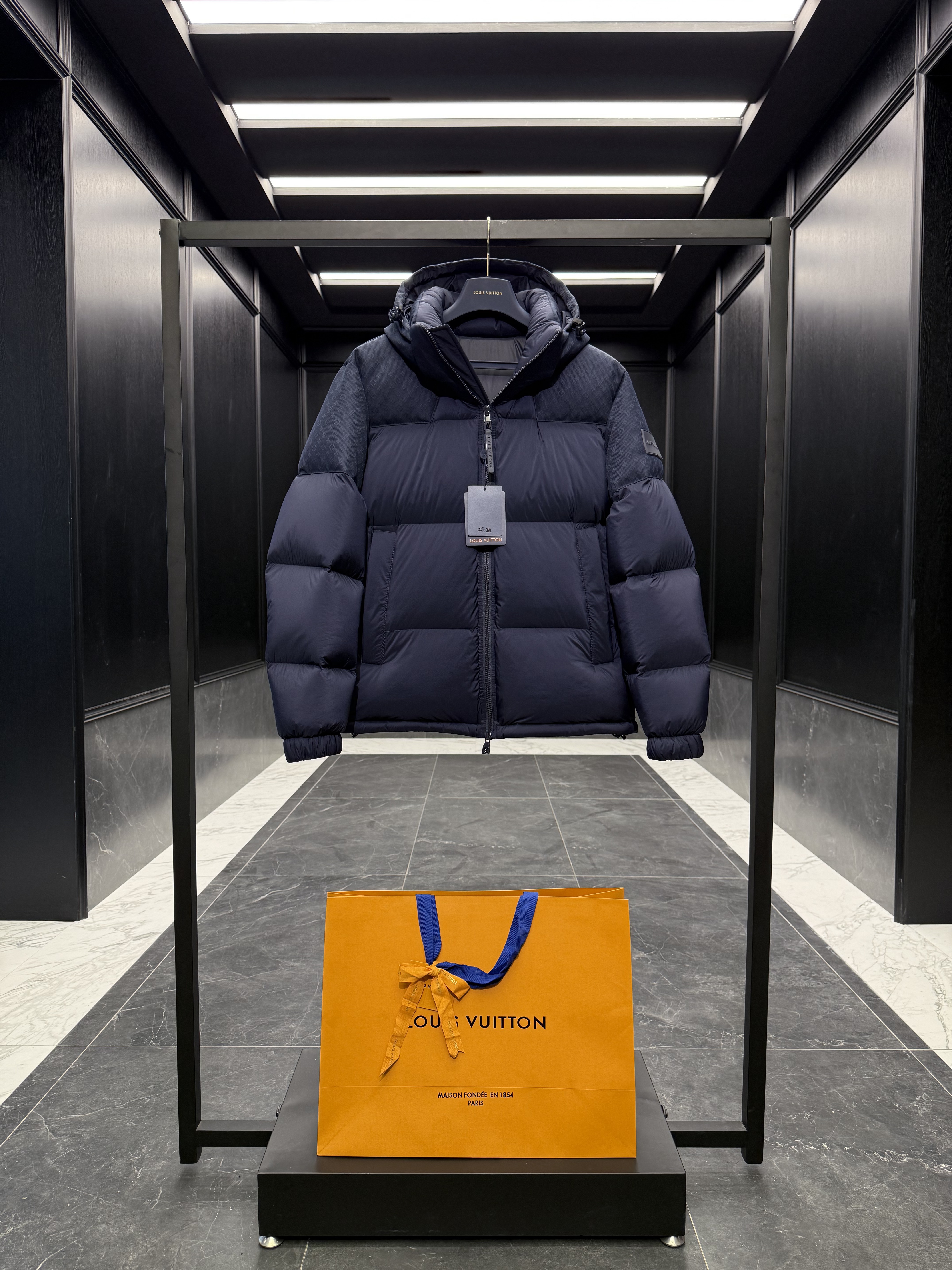 루이비통 Louis Vuitton 다운재킷 1AFA16